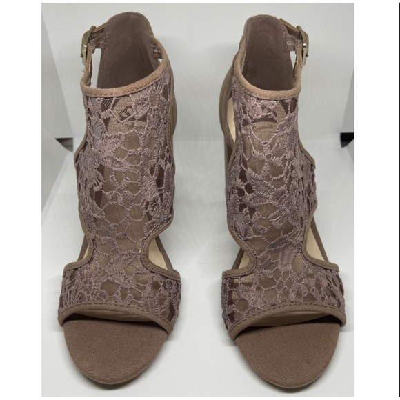 FERGALICIOUS Maddox Dusty Lace Block Heels Sandals - Picture 2 of 10